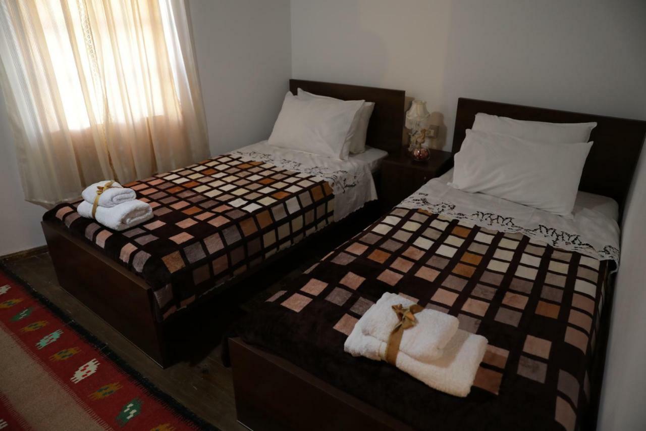 Guest House Mikel Берат Екстериор снимка