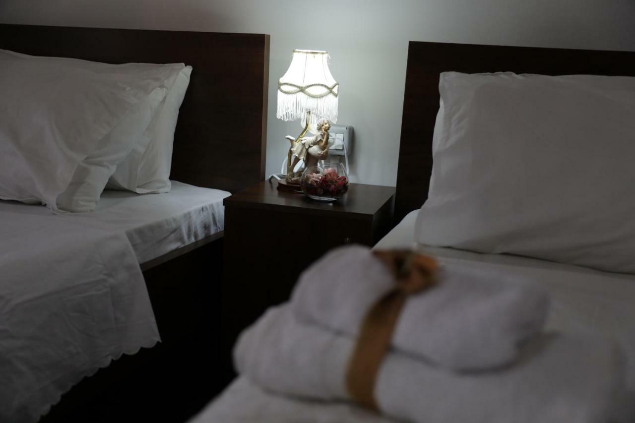 Guest House Mikel Берат Екстериор снимка