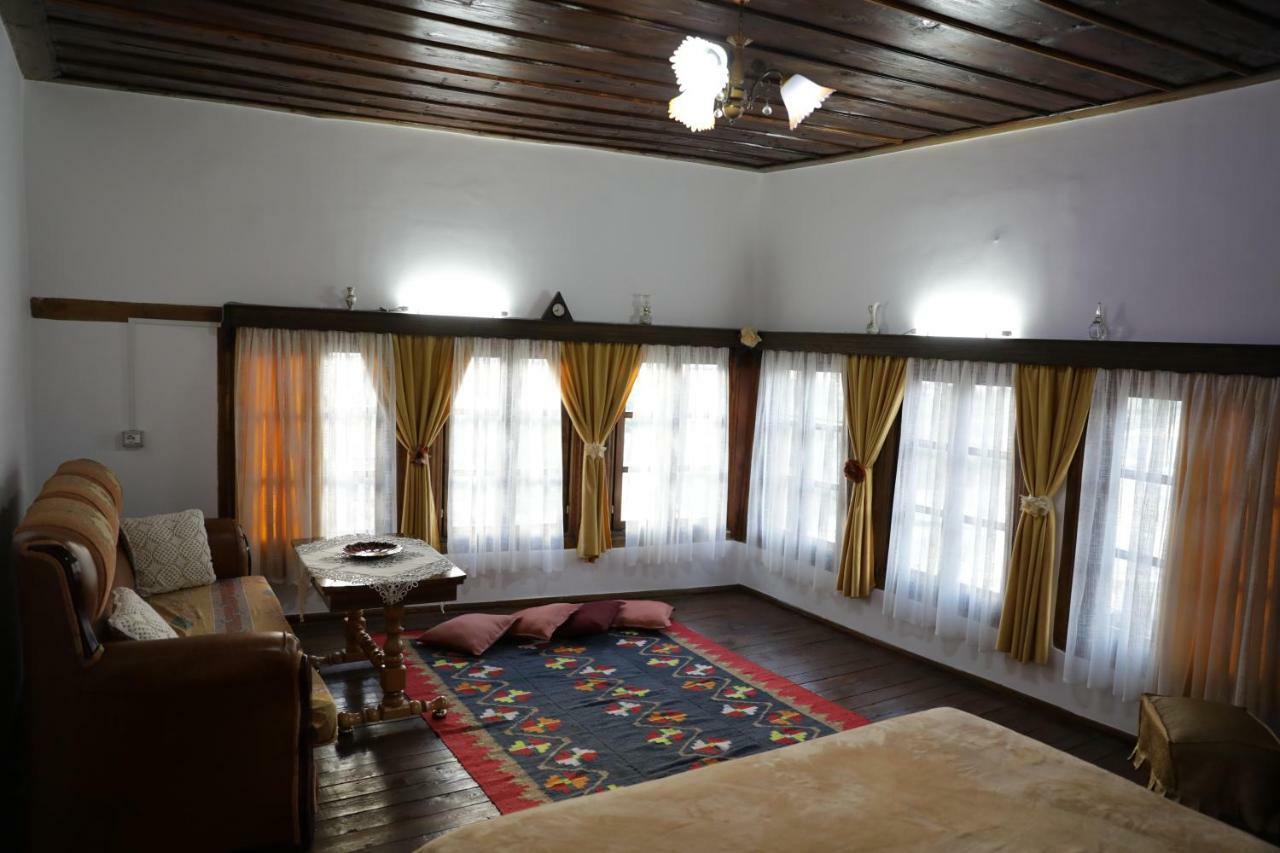 Guest House Mikel Берат Екстериор снимка