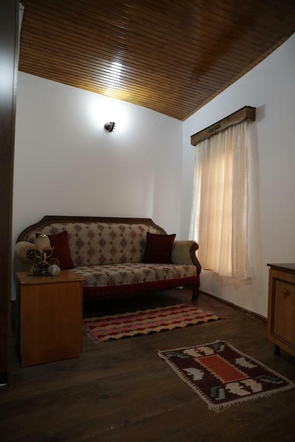 Guest House Mikel Берат Екстериор снимка