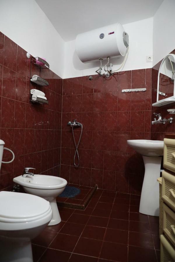 Guest House Mikel Берат Екстериор снимка