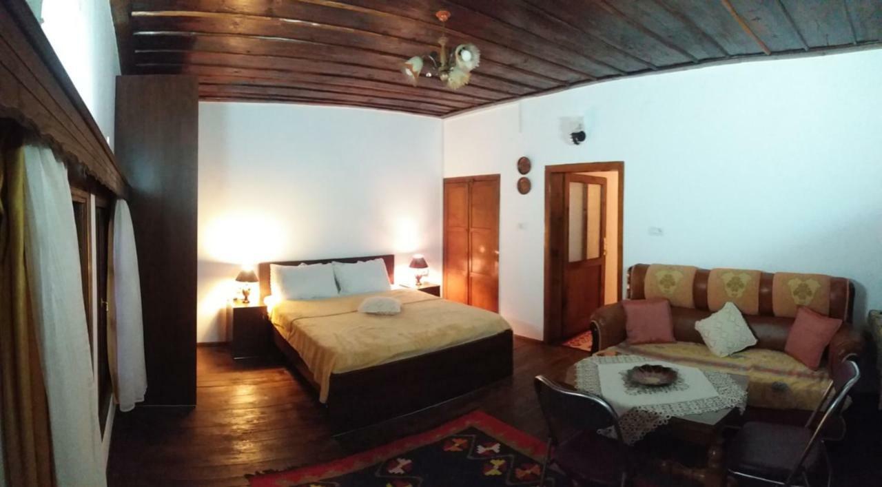 Guest House Mikel Берат Екстериор снимка